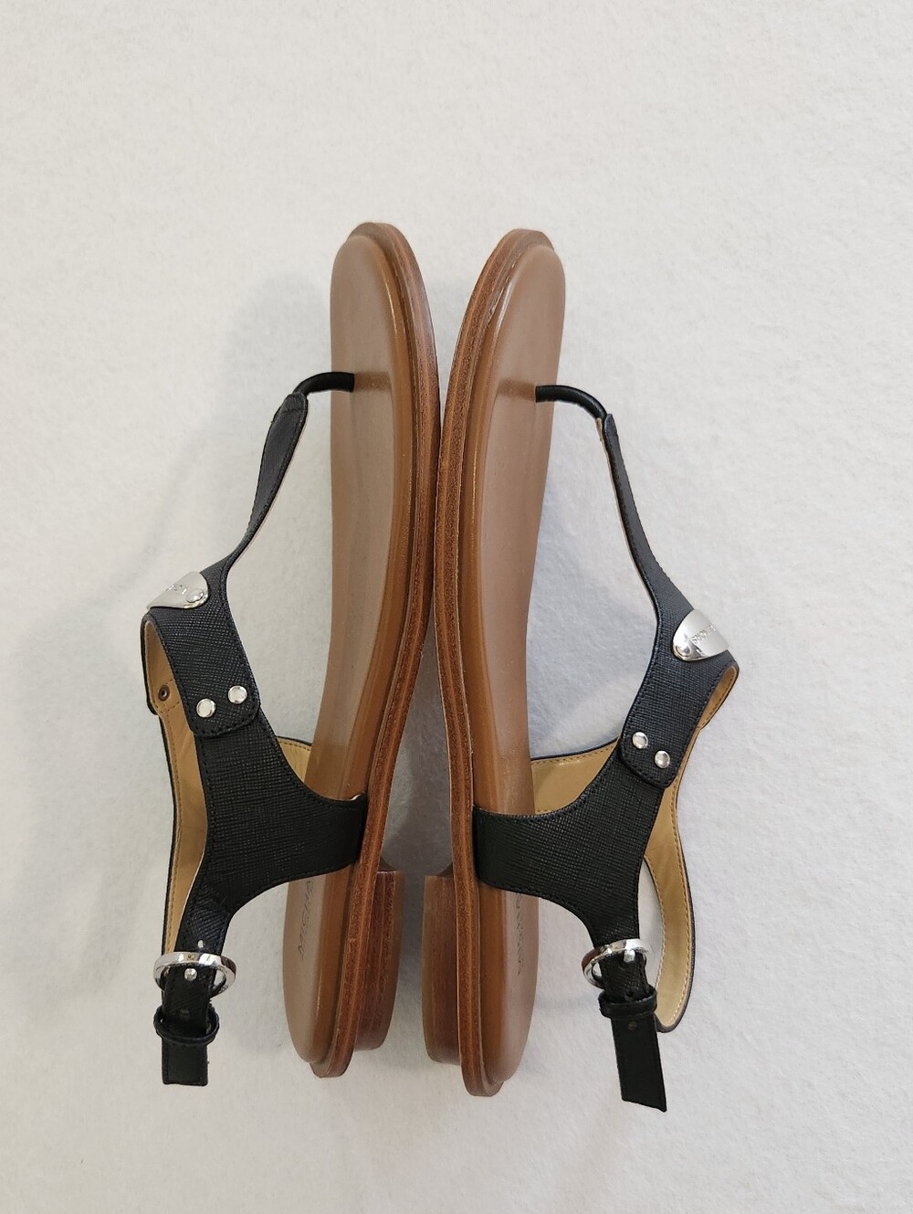 Michael Kors Women’s Black Leather T-Strap Sandals Size 9.5 - Picture 7 of 9